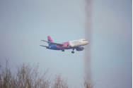 Panică la Suceava: Un avion Wizz Air a ratat aterizarea, din cauza ceții, și a fost trimis la Iași