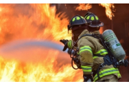 Zeci de localnici au sărit să stingă incendiul izbucnit la o cabană, până să vină pompierii