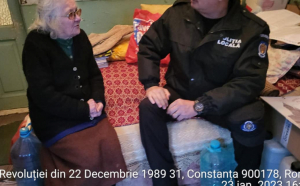 O bătrână din Constanţa a sunat la 112 şi a cerut ajutor pentru că altfel moare de frig în casă