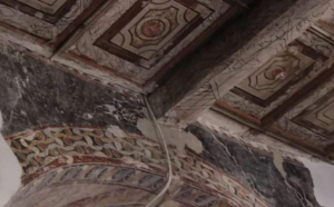 În biserica reformată din Viştea au fost descoperite picturi murale vechi de 700 de ani, precum şi o şarpantă din lemn din 1319