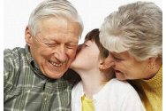 Lasati bunicii sa-si petreaca mai mult timp cu nepotii lor! Studiile arata ca vor trai mai mult