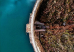 Cel mai vechi baraj din România, construit în vremea Imperiului Austro-Ungar, dăinuie de peste un secol. Putea fi o adevărată „comoară” turistică