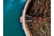 Cel mai vechi baraj din România, construit în vremea Imperiului Austro-Ungar, dăinuie de peste un secol. Putea fi o adevărată „comoară” turistică