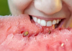 Cinci alimente albesc dinții în mod natural și îți aduc un aport mare de vitamine