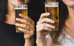 Ce se petrece în organismul tău dacă bei bere în fiecare seară?