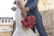Un bărbat a descoperit în ziua nunții că este căsătorit de 8 ani fără să știe