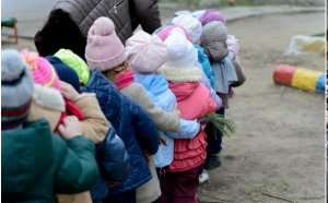 Zeci de copii din Iași se află în situații de dificultate, în unitățile medicale