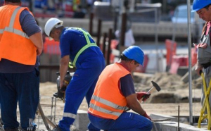 Românii nu mai vor să muncească în construcții