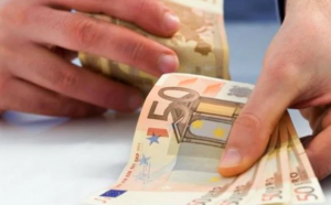 Polițist trimis în judecată pentru o șpagă de 10.000 de euro