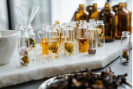 Cat de utila este aromaterapia? Descopera daca merita sa o introduci in ambientul tau