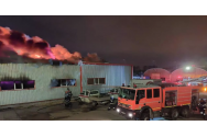 Incendiu devastator la o hală din Ploiești