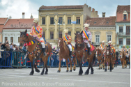   Paradă Junilor din Duminica Tomii. 200 de călăreți au fost aplaudați de mii de oameni