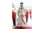 Numele și simbolurile secrete brodate pe rochia de încoronare a reginei Camilla