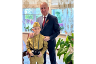 9 mai, motiv de scandal la Chișinău! Igor Dodon și-a îmbrăcat copilul în soldat sovietic și și-a pus la piept simbolul agresiunii militare din Ucraina