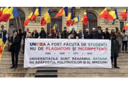 Liga Studenţilor din Iaşi, protest spontan în faţa sediilor PSD şi PNL şi a Ministerului Educaţiei, faţă de modificările inacceptabile din legile educaţiei