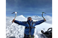   Un veteran fără picioare a escaladat Everestul