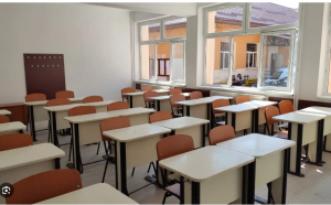 Un milion de euro pentru dotarea a opt școli din Bacău