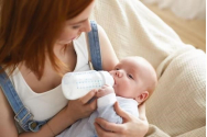 4 tipuri de formulă de lapte praf pentru nou-născuți