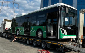 Primul autobuz electric de 10 metri lungime a ajuns ieri în Iaşi