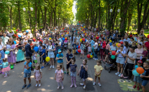 Peste 900 de copii, sărbătoriți în Parcul Expoziției din Iași