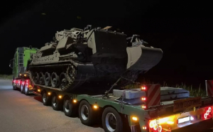 Un șofer român de TIR a fost prins în Germania când transporta ilegal un tanc spre România