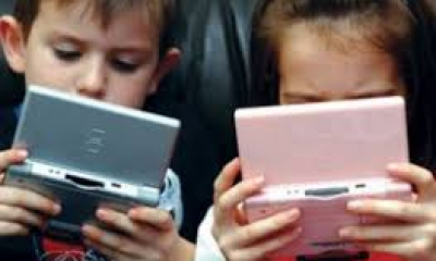 Propunere inedită în Irlanda - copiii cu vârste sub 13 ani nu vor avea voie să poarte telefon mobil
