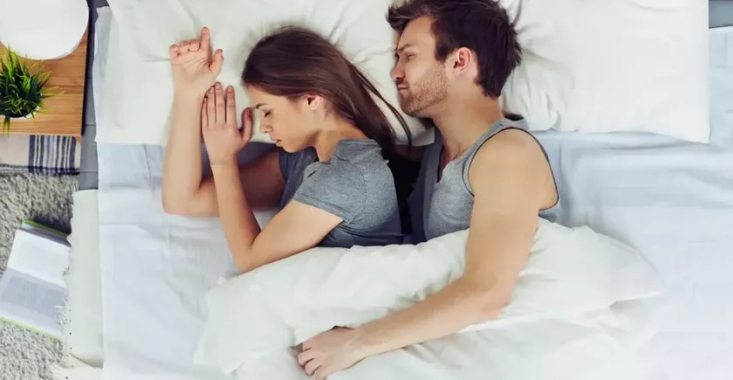 Care este poziția ideală de dormit în cuplu. Vei avea parte de armonie și romantism