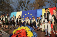 Românii din Ucraina, obligați de regimul Zelenski să învețe „limba moldovenească”