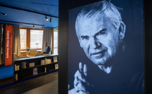 A murit Milan Kundera, scriitorul ceh cunoscut pentru romanul ''Insuportabila uşurătate a fiinţei'