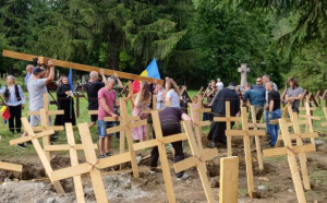 Scandalul crucilor din Cimitirul Eroilor de la Valea Uzului s-a aprins din nou