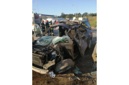 Accident groaznic în Suceava: Un bărbat a murit, iar altul a fost rănit - Mașina lor a izbit violent un TIR parcat