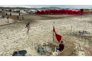  Tragedie la festivalul Burning Man. O persoană a murit și alte 70.000   au fost blocate de ape