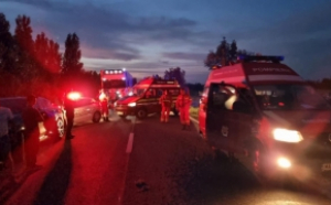 Accident mortal în județul Vaslui: coliziunea dintre un autocar și două mașini a produs mai multe victime