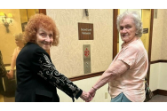 „Ne vedem în Rai”. Momentul emoționant în care două surori de 90 și 94 de ani poartă ultima conversație față în față.