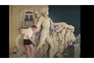 Un turist irlandez s-a căţărat pe o statuie recent renovată din Bruxelles şi a rupt o parte din ea.