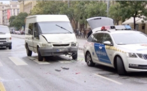 Microbuz din România cu imigranți, implicat într-un accident la Budapesta: șoferul a sărit din maşină după accident şi a fugit