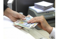 Românii adună bani în bănci