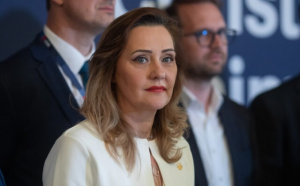 Decizia conducerii USR de stabilire a listei de candidați la europarlamentare, în frunte cu Elena Lasconi, contestată intern de un grup de membri. Ei reclamă o presupusă încălcare a statutului