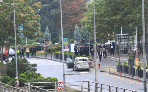 Stare de alertă în Turcia. Atac terorist în Ankara, lângă Parlament și sediul Poliției. Un atacator s-a detonat, doi polițiști răniți