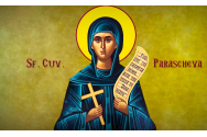 GALERIE FOTO - Racla cu Racla cu moaştele Sfintei Cuvioase Parascheva a fost scoasă din Catedrală. A început pelerinajul