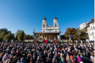 Peste 35.000 de credincioși la slujba Sfintei Liturghii de hramul Sfintei Parascheva
