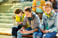  O treime dintre adolescenți sunt dependenți de Internet
