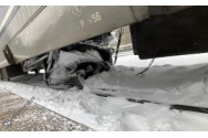 Accident cumplit între Poiana Țapului și Sinaia: O mașină a fost proiectată de un tren în altul / Linia este blocată