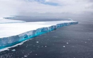 Un aisberg, de 2 ori mai mare decât New Yorkul, s-a desprins din Antarctica: face prăpăd în calea lui