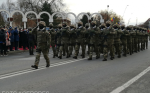 Parada de 1 Decembrie a blocat Bucureștiul pentru trei zile: „La război se duc tot așa, cu repetiții?“