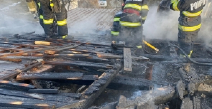 Incendiu puternic la o școală din Vaslui: Patru autospeciale au mers la fața locului