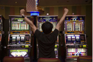 Mecanismul dependenței de jocuri de noroc, explicat de medicii ieșeni