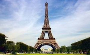 În cât timp a fost construit Turnul Eiffel?