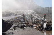 Dâmboviţa: Incendiu de deșeuri la Bălteni; ard 50 de tone de gunoi menajer