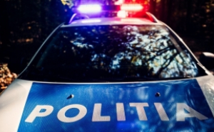 Un șef din Poliție s-a urcat rupt de beat la volan și a lovit o altă mașină: când au venit colegii lui a fugit